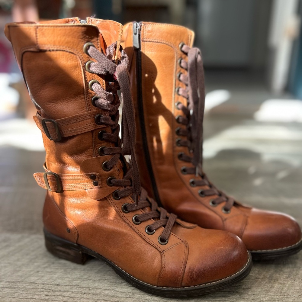 Women's Beautiful Brown Leather Lace-Up Boots w/ Side Zipper (hardly worn)